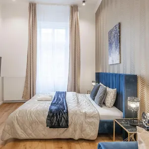 Luxurious Grand W/ 3bedrm 2bathrm Budapest